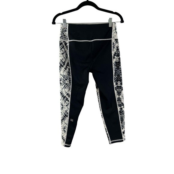 Victoria's Secret VSX Sport Knockout Women's Capri Leggings M Medium Black White - Picture 2 of 5